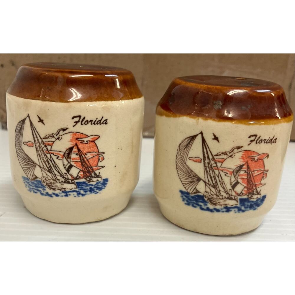 Vtg Souvenir of Florida Round with Sailboats Salt & Pepper Shakers NOC3421